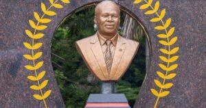 Mahama unveils cenotaph in honour of late Omane Boamah